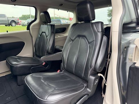 Used 2020 Chrysler Pacifica Limited FWD image 6