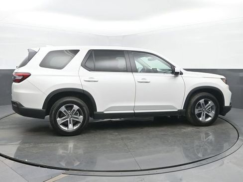 Used 2025 Honda Pilot EX-L image 6