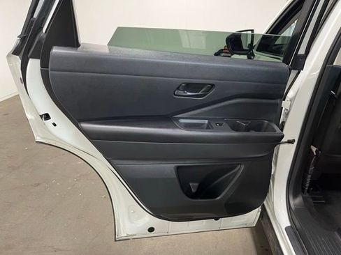 Used 2024 Nissan Pathfinder SV FWD image 19