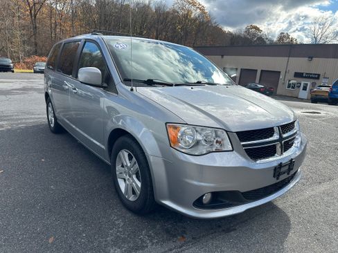 Used 2020 Dodge Grand Caravan Crew w/ Quick Order Package 29L image 5