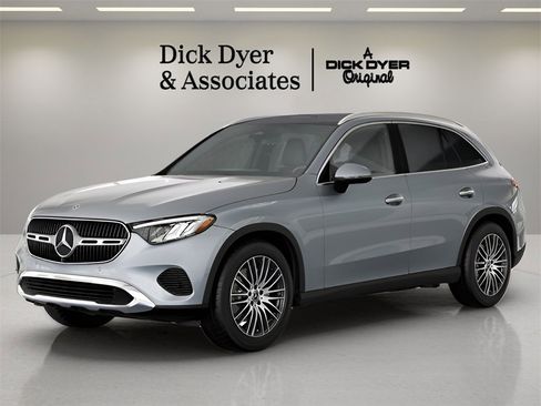 Used 2025 Mercedes-Benz GLC 300 4MATIC image 28