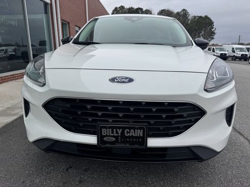 Used 2022 Ford Escape SE w/ SE Sport Appearance Package image 4