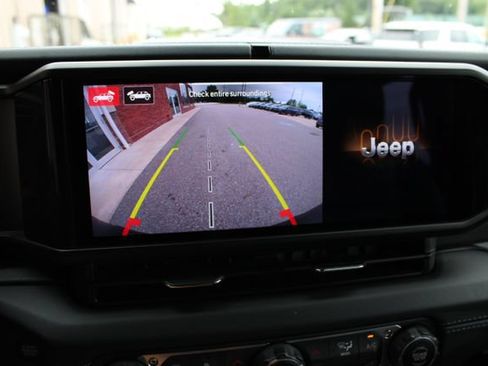 Used 2025 Jeep Wrangler Unlimited Rubicon AWD/4WD image 25