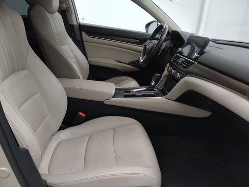 Used 2018 Honda Accord Touring image 21