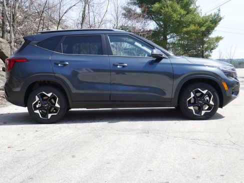 Certified 2025 Kia Seltos S AWD/4WD image 7