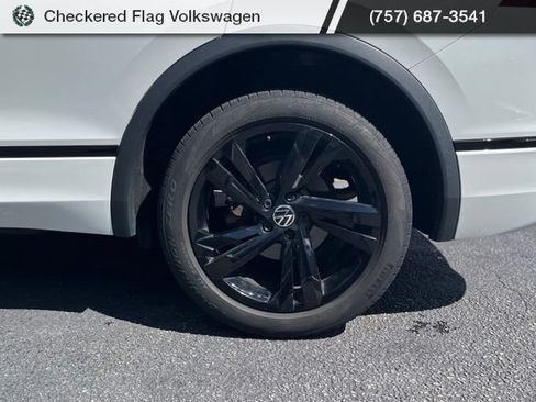 Used 2024 Volkswagen Tiguan SE R-Line AWD/4WD image 7