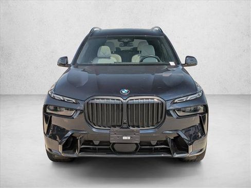 Used 2025 BMW X7 xDrive40i w/ M Sport Package AWD/4WD image 2