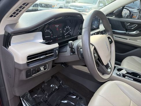 Used 2021 Lincoln Corsair AWD w/ Premium Package image 26
