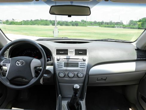 Used 2011 Toyota Camry FWD image 17