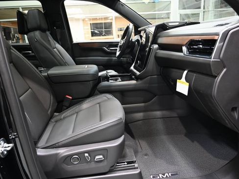 New 2026 GMC Yukon XL Denali w/ Denali Reserve Package image 12