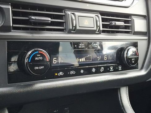Used 2023 Nissan Pathfinder S AWD/4WD image 16