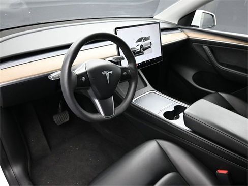 Used 2023 Tesla Model Y Long Range image 12