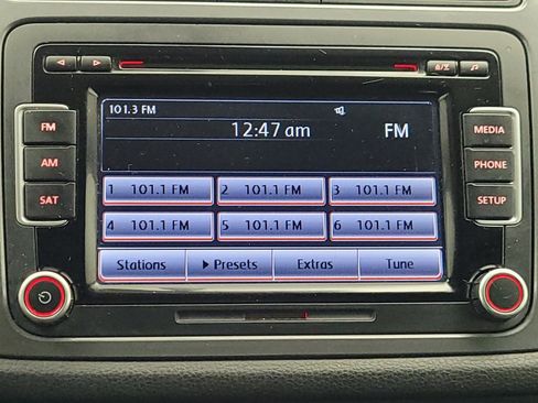 Used 2014 Volkswagen Tiguan SE FWD image 25
