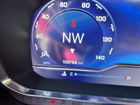 Used 2022 Chevrolet Suburban Z71 w/ Luxury Package image 25