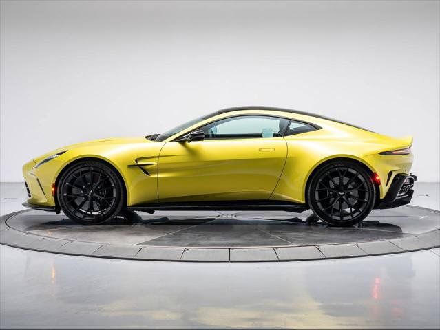 Used 2025 Aston Martin V8 Vantage Coupe RWD image 12