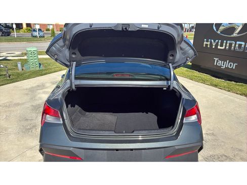Certified 2025 Hyundai Elantra Sport FWD image 9