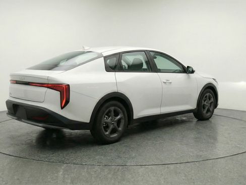 Used 2025 Kia K4 LXS image 9
