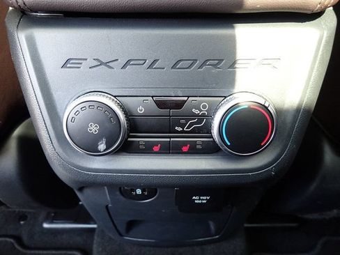 Used 2025 Ford Explorer Platinum AWD/4WD image 21