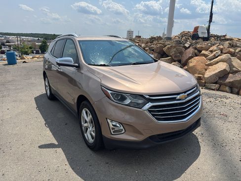 Used 2019 Chevrolet Equinox Premier FWD image 3