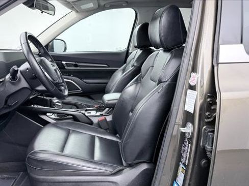 Used 2025 Kia Telluride S FWD image 14