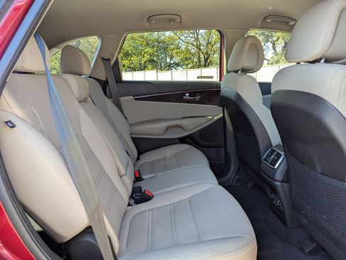 Used 2016 Kia Sorento LX w/ LX Convenience Package image 23