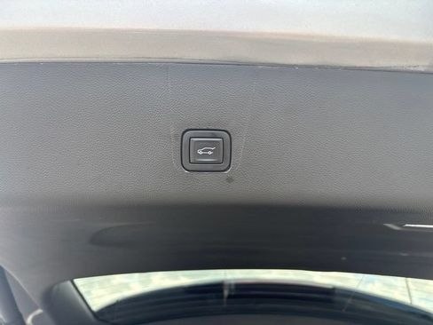 Used 2023 Chevrolet Traverse RS AWD/4WD image 16