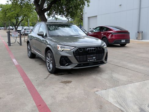 Used 2023 Audi Q3 2.0T Premium w/ Black Optic Sport Package image 2