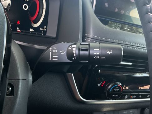 Used 2025 Nissan Rogue SV FWD image 34