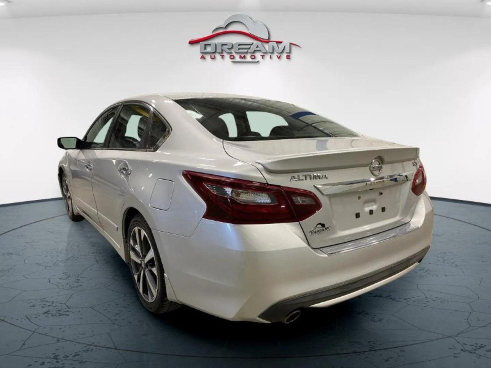Used 2017 Nissan Altima 2.5 SR w/ LED Appearance Package FWD image 6