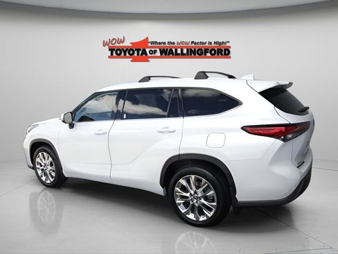 Used 2023 Toyota Highlander Limited AWD/4WD image 6