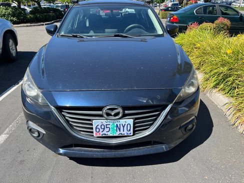 Used 2015 MAZDA MAZDA3 i Touring w/ Technology Package FWD image 2