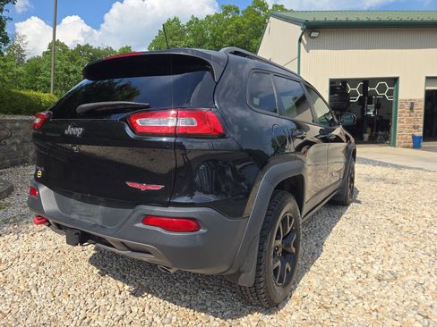 Used 2016 Jeep Cherokee Trailhawk w/ Leather Interior Group AWD/4WD image 6