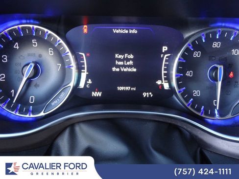 Used 2017 Chrysler Pacifica Touring-L Plus FWD image 25