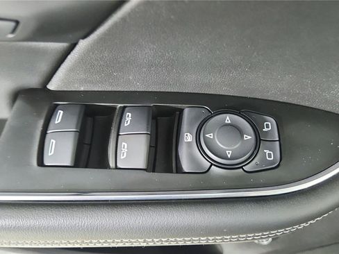 Used 2021 Buick Envision Essence w/ Technology Package I FWD image 10