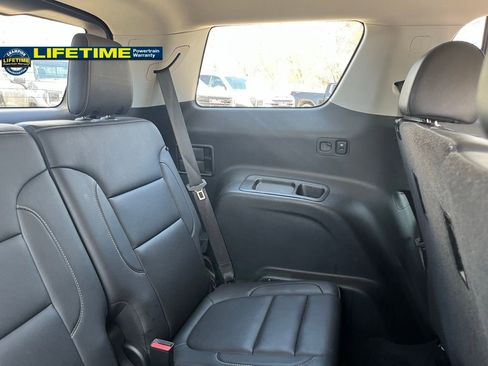 Used 2023 GMC Acadia SLT AWD/4WD image 33