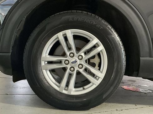 Used 2023 Ford Explorer XLT AWD/4WD image 13