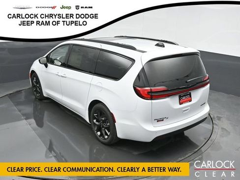 New 2026 Chrysler Pacifica Limited w/ Uconnect Theater Family Group image 62