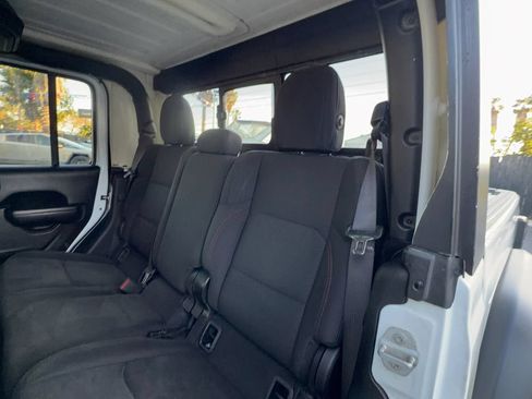 Used 2021 Jeep Gladiator Rubicon w/ Trailer Tow Package AWD/4WD image 34