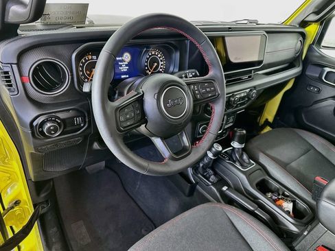 Used 2024 Jeep Gladiator Rubicon w/ Convenience Group AWD/4WD image 30