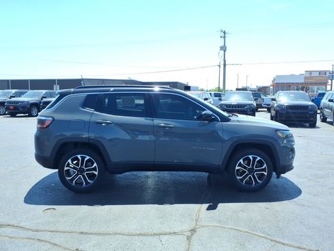 Used 2024 Jeep Compass Limited AWD/4WD image 2
