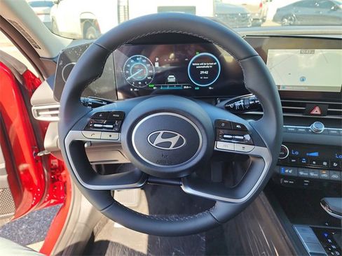 New 2025 Hyundai Elantra Limited image 26