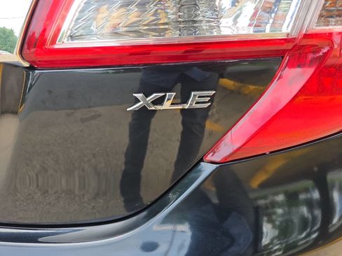 Used 2012 Toyota Camry XLE image 7