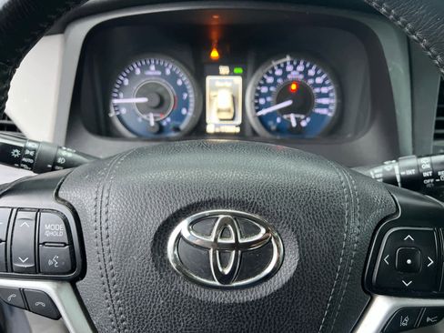 Used 2018 Toyota Sienna XLE w/ XLE Navigation Package image 16