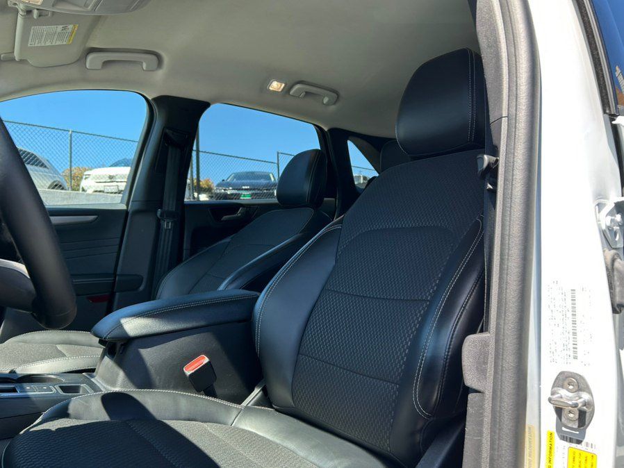 Used 2023 Ford Escape SE FWD image 15