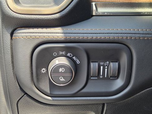 Used 2022 RAM 1500 Limited w/ Body Color Bumper Group AWD/4WD image 25