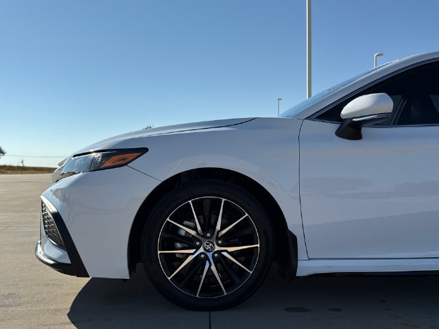 Used 2024 Toyota Camry SE FWD image 5