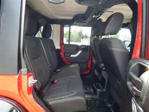 Used 2014 Jeep Wrangler Unlimited Sahara AWD/4WD image 14