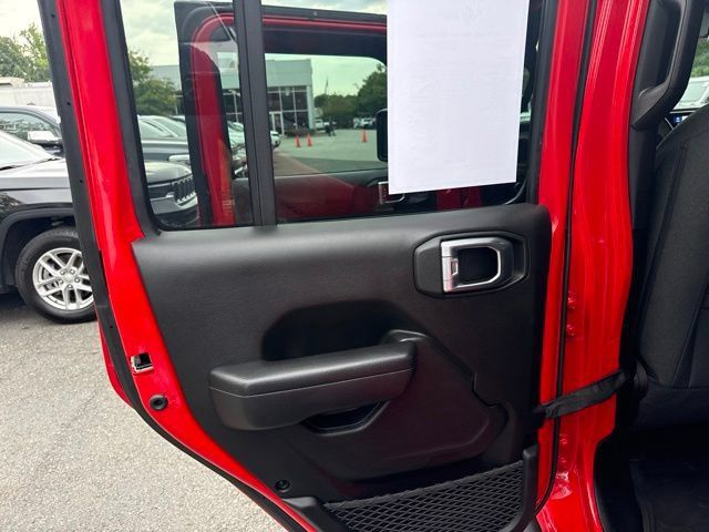 Used 2024 Jeep Wrangler Unlimited w/ Convenience Group AWD/4WD image 29