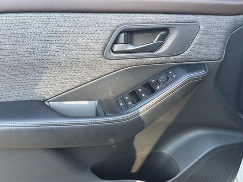 Used 2022 Nissan Rogue S FWD image 18