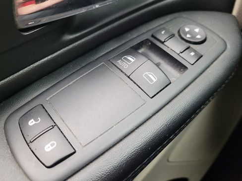 Used 2016 Dodge Grand Caravan American Value Package image 27